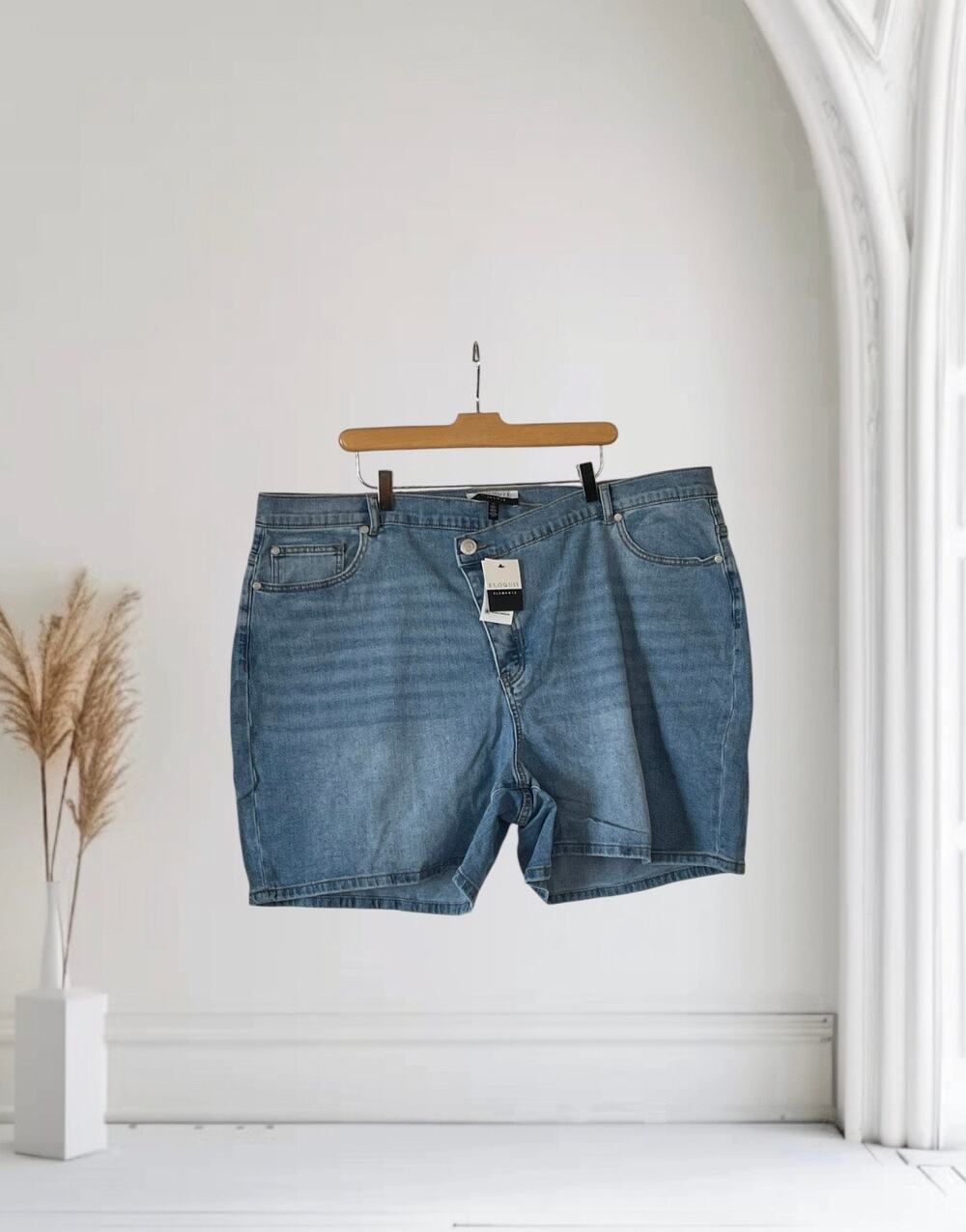 NWT ELOQUII Elements Size 22 Denim Shorts